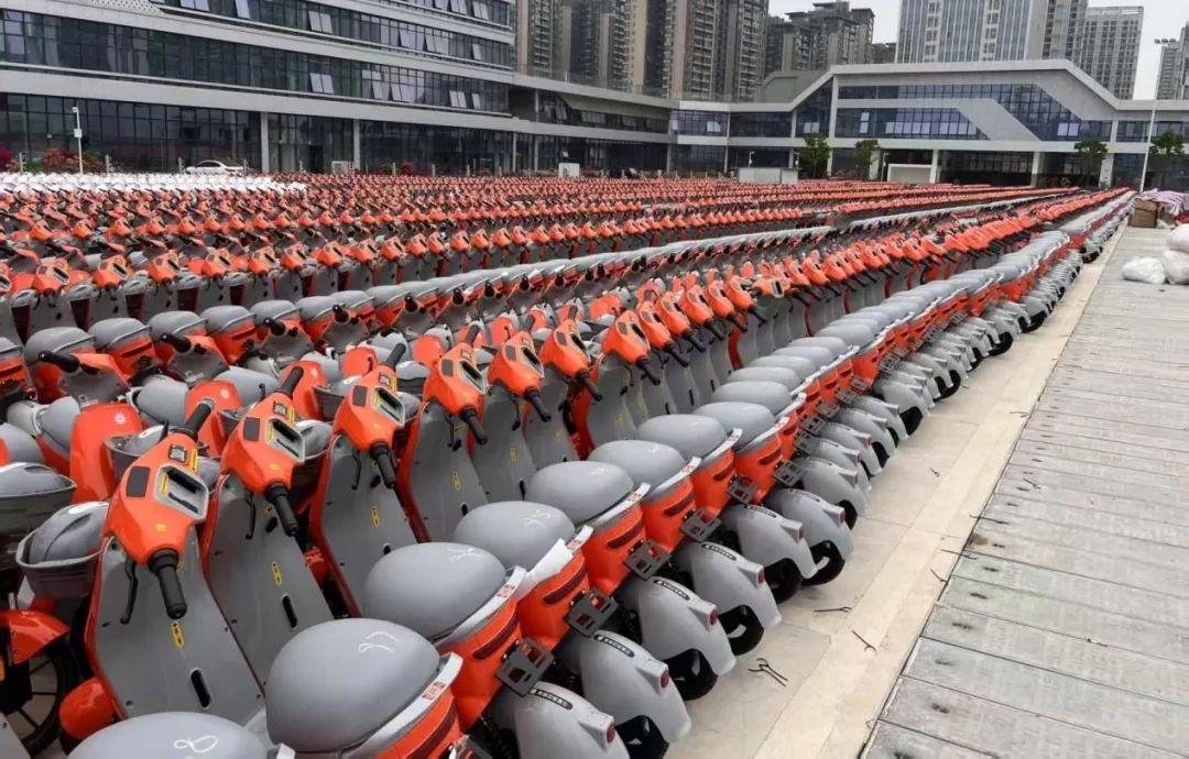 共享騎行添新車 同行綠色新未來——南寧能源集團(tuán)投放共享電動(dòng)自行車助力市民綠色出行